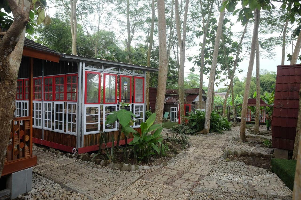 Urbanview Villa Lukulo Kebumen By Reddoorz Exterior foto